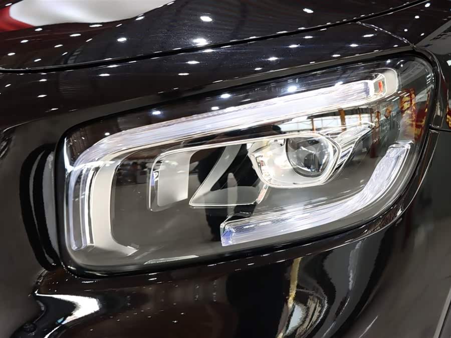 Mercedes-Benz GLB 2023