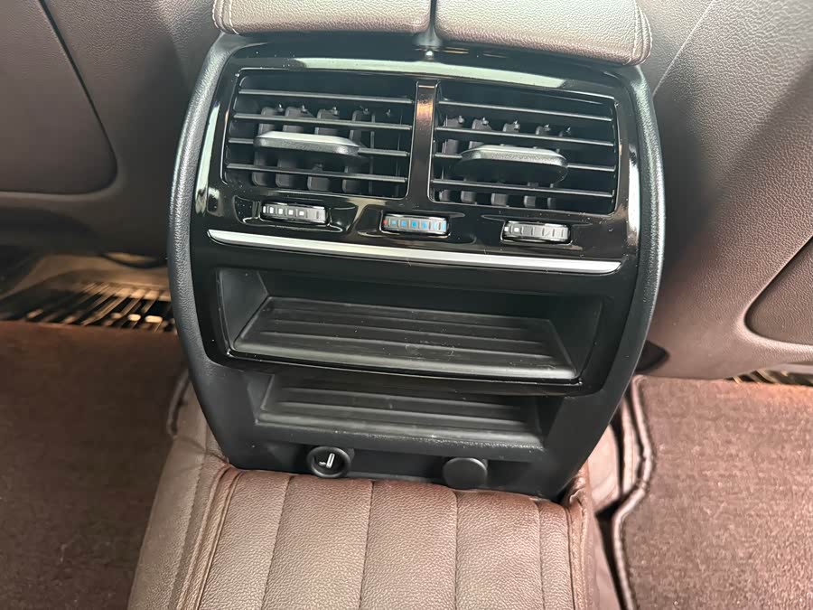 BMW 5 Series 2019 — фото 16