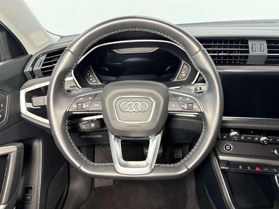 Audi Q3 2023 — фото 19