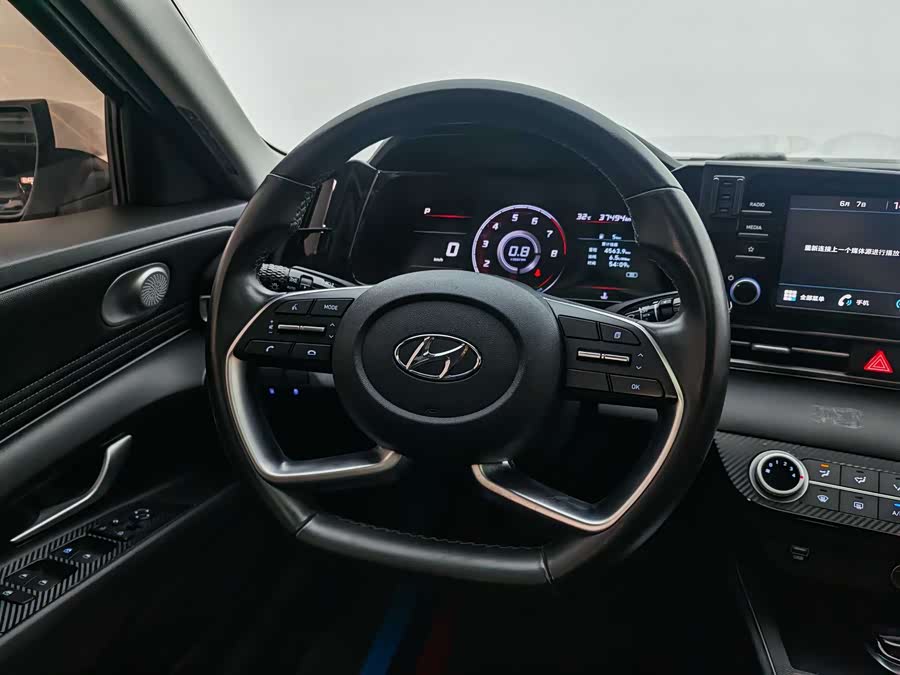 Hyundai Elantra 2021 — фото 16