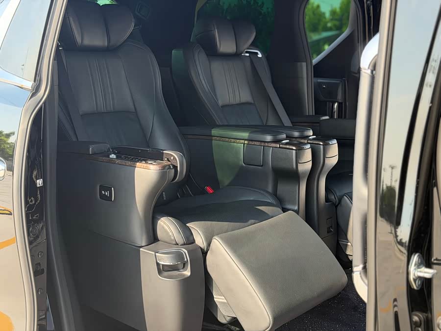 Toyota Vellfire 2023 — фото 13