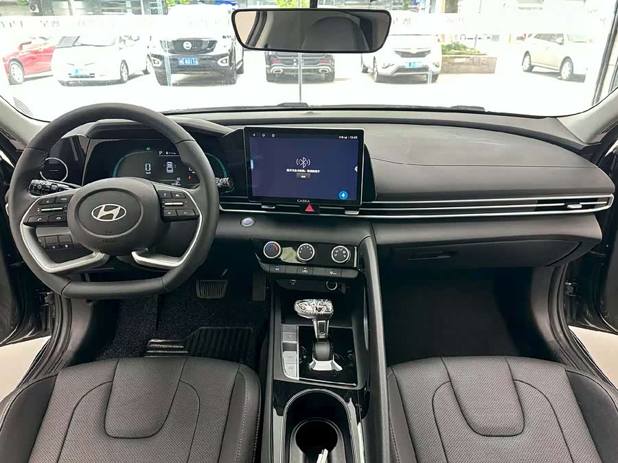 Hyundai Elantra 2023