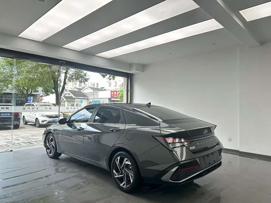 Hyundai Elantra 2023