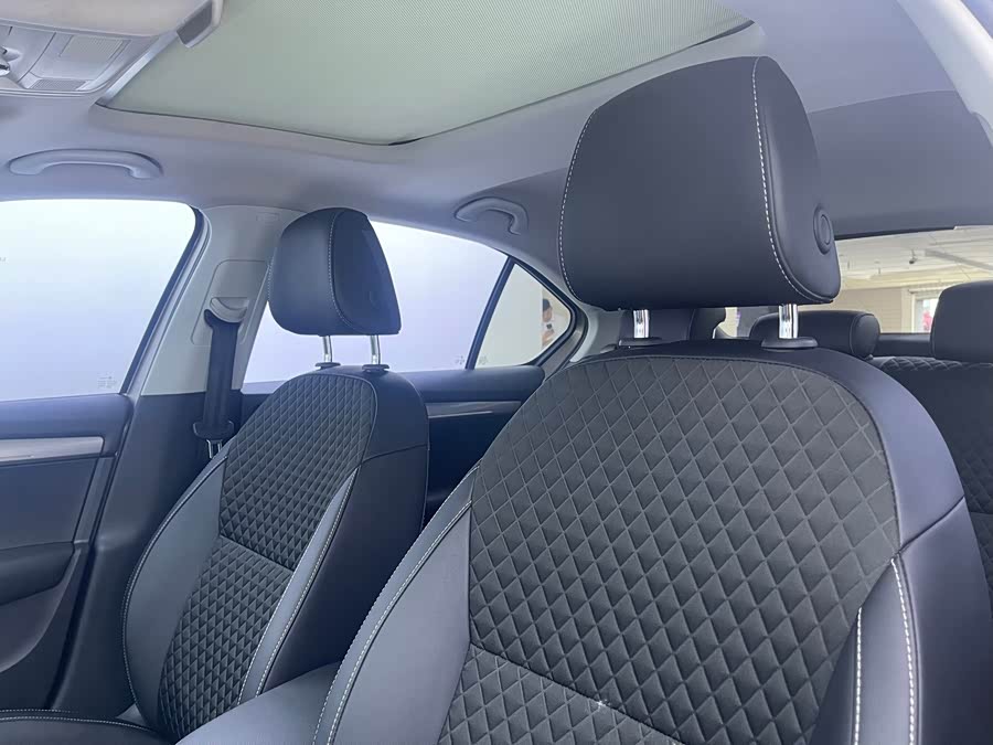 Skoda Octavia 2018 — фото 10