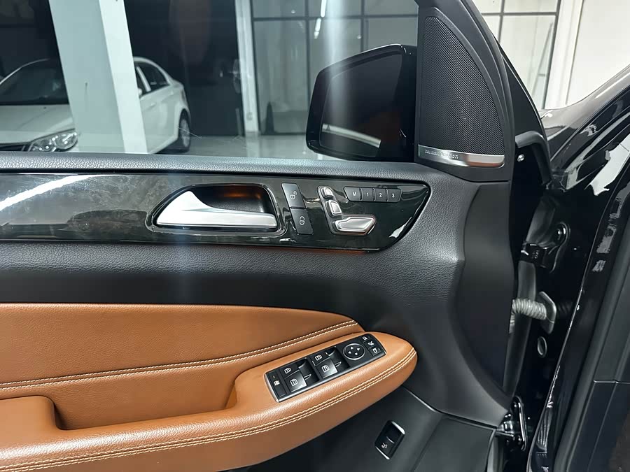 Mercedes-Benz GLE 2017 — фото 11