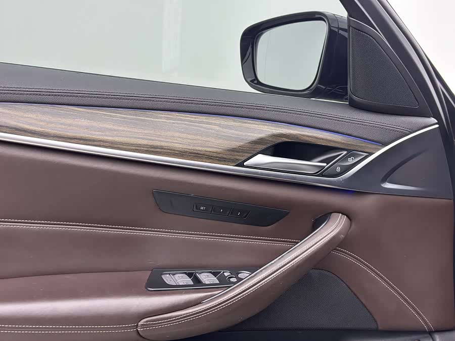 BMW 5 Series New Energy 2019 — фото 16