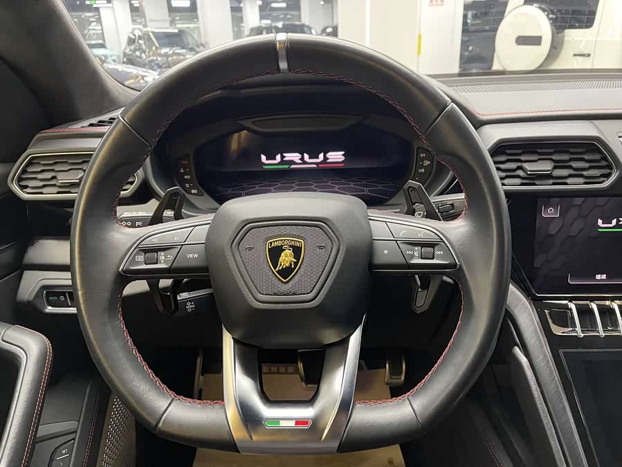 Lamborghini Urus 2021 — фото 15