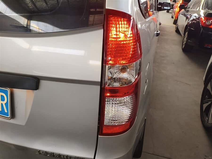 Wuling Hongguang 2010 — фото 24