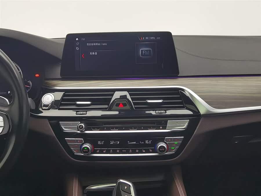 BMW 5 Series 2018 — фото 12