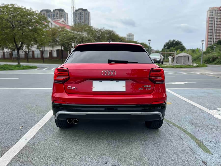 Audi Q2L 2018 — фото 19