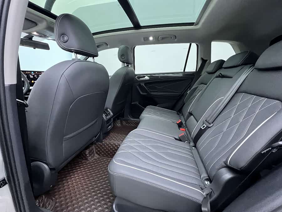 Volkswagen Tiguan L 2023 — фото 11