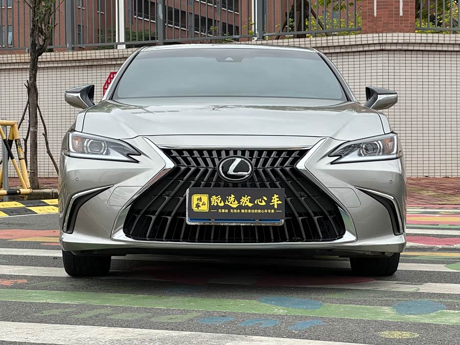 Lexus ES 2023