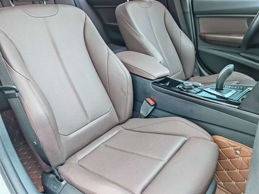 BMW 3 Series 2018 — фото 18