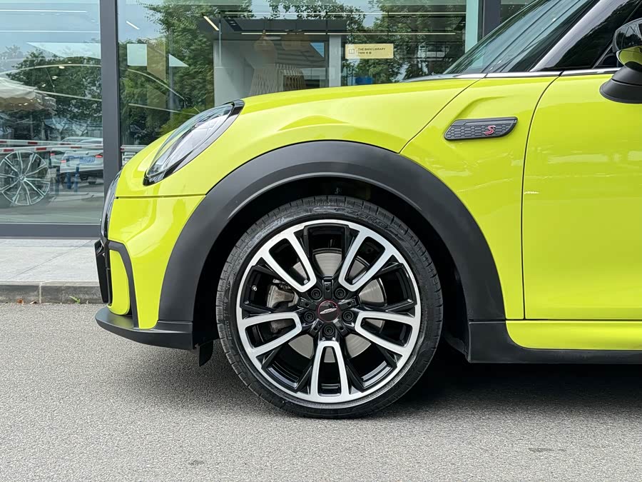 MINI MINI 2023