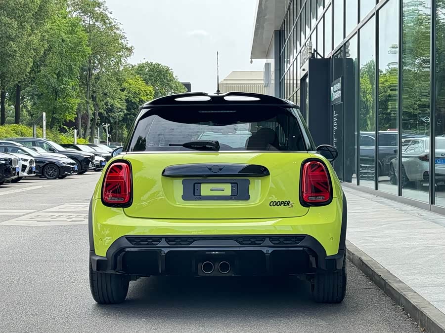 MINI MINI 2023