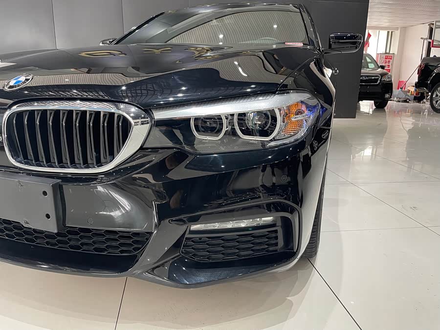 BMW 5 Series 2018 — фото 12