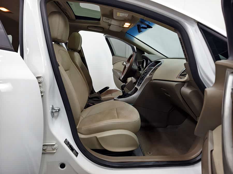 Buick Excelle GT 2013 — фото 14