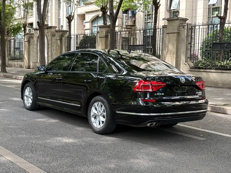 Volkswagen Passat 2017 — фото 15