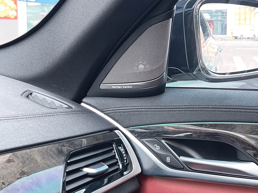 BMW 5 Series 2019 — фото 13