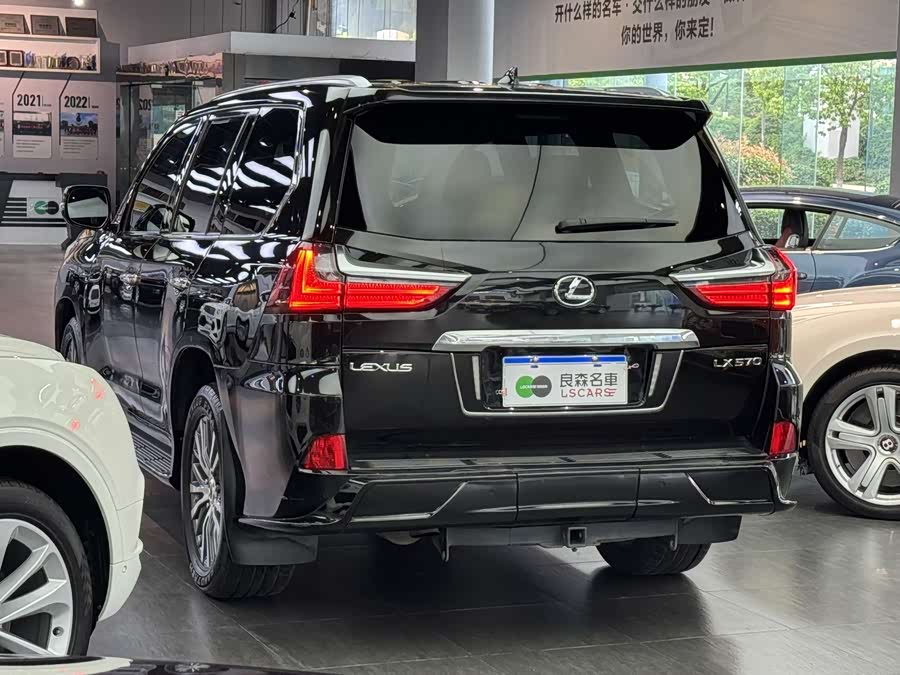 Lexus LX 2019