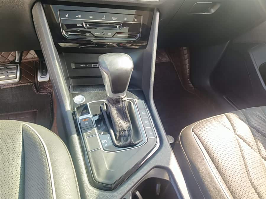 Volkswagen Tiguan L 2023 — фото 14