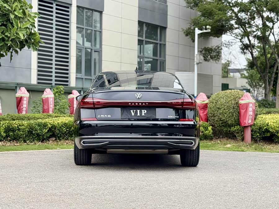 Volkswagen Passat 2023 — фото 8