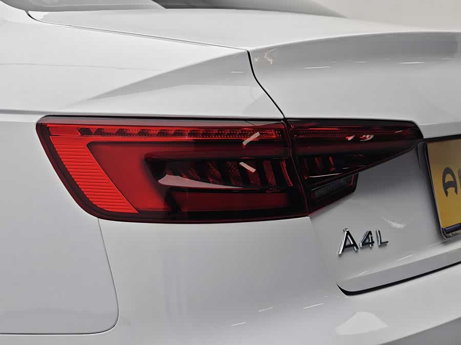 Audi A4L 2017 — фото 18