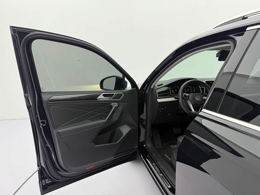 Volkswagen Tiguan L 2023 — фото 22