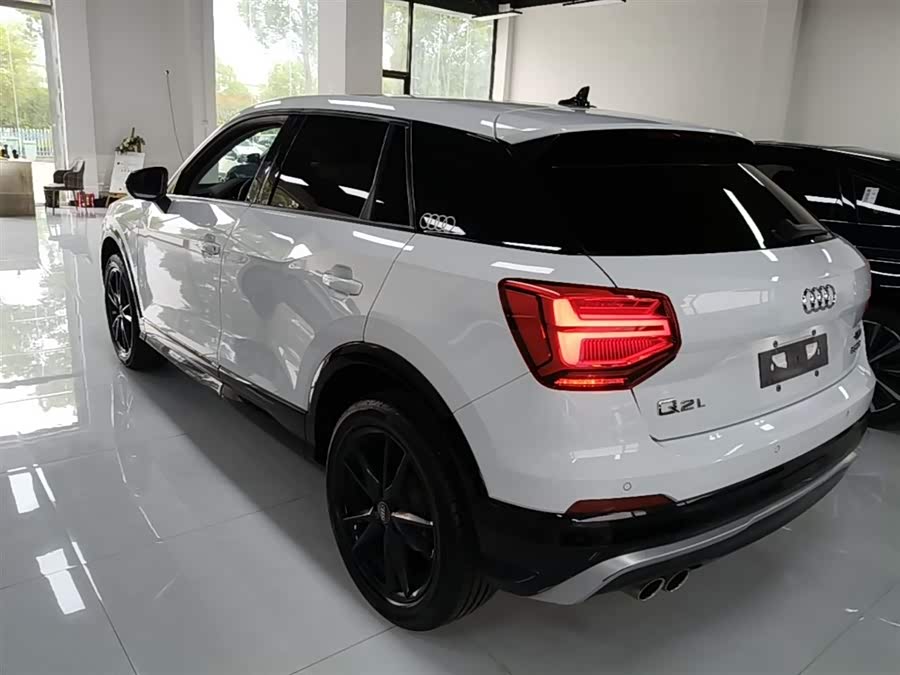 Audi Q2L 2021