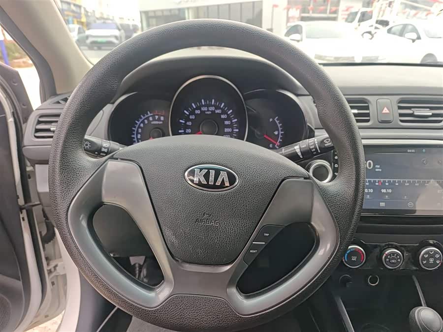 Kia K2 2015 — фото 11