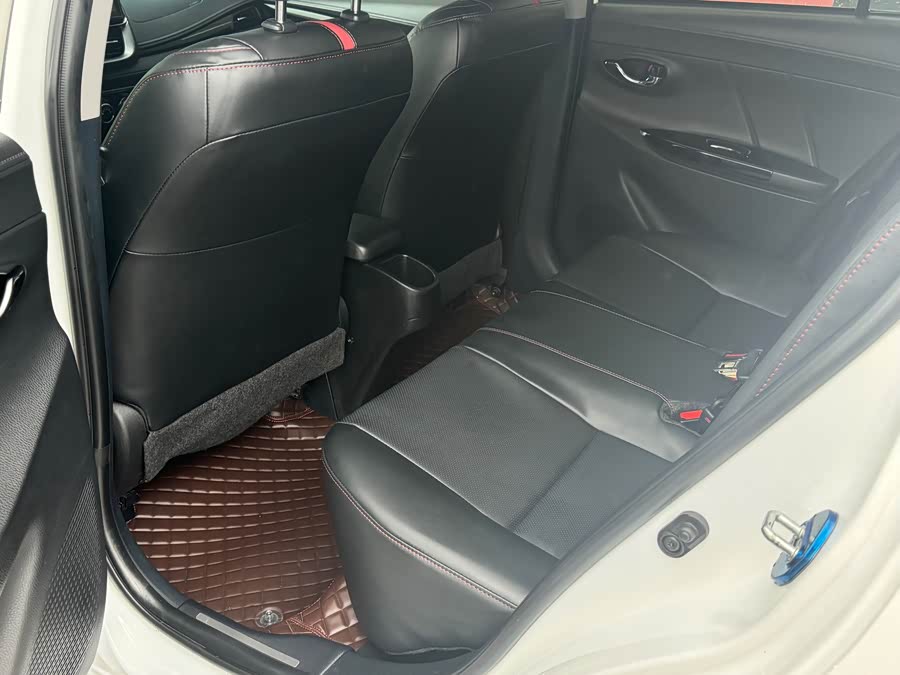 Toyota Yaris L 2022 — фото 9