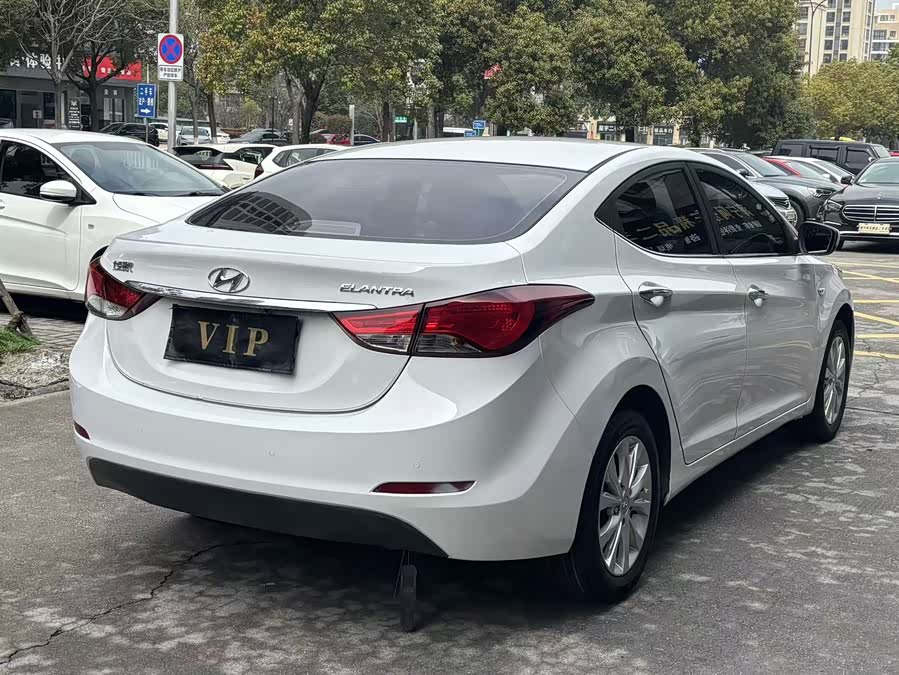 Hyundai Elantra 2016