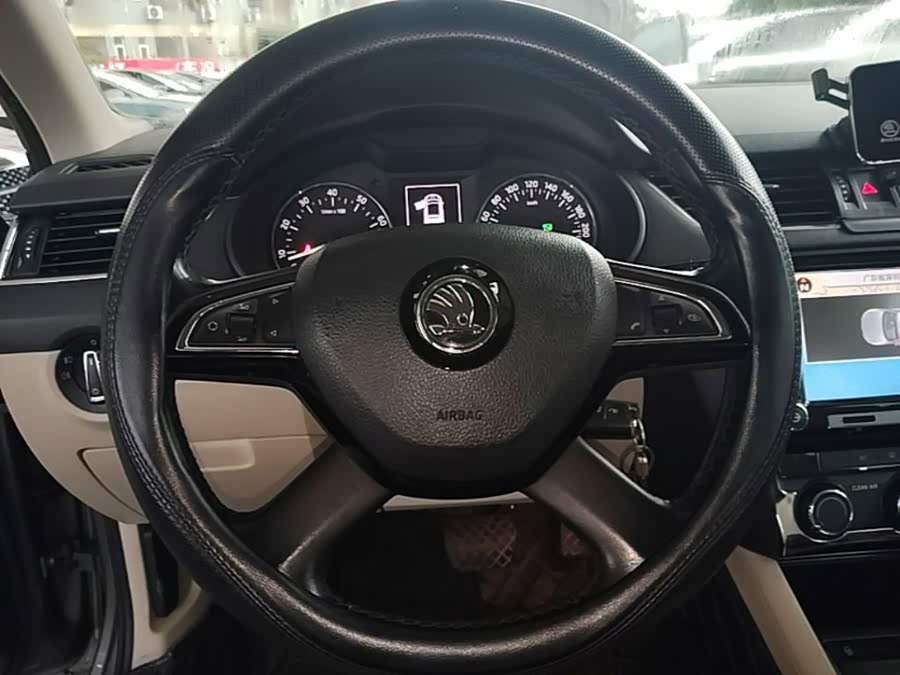 Skoda Octavia 2016 — фото 11