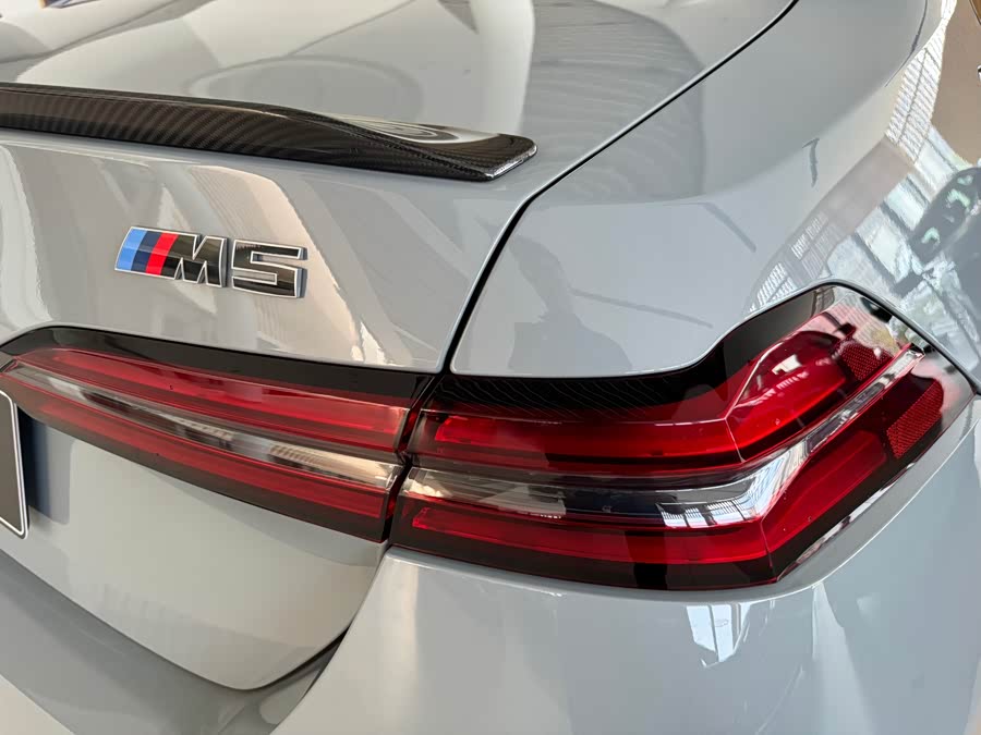 BMW M5 New Energy 2025 — фото 26