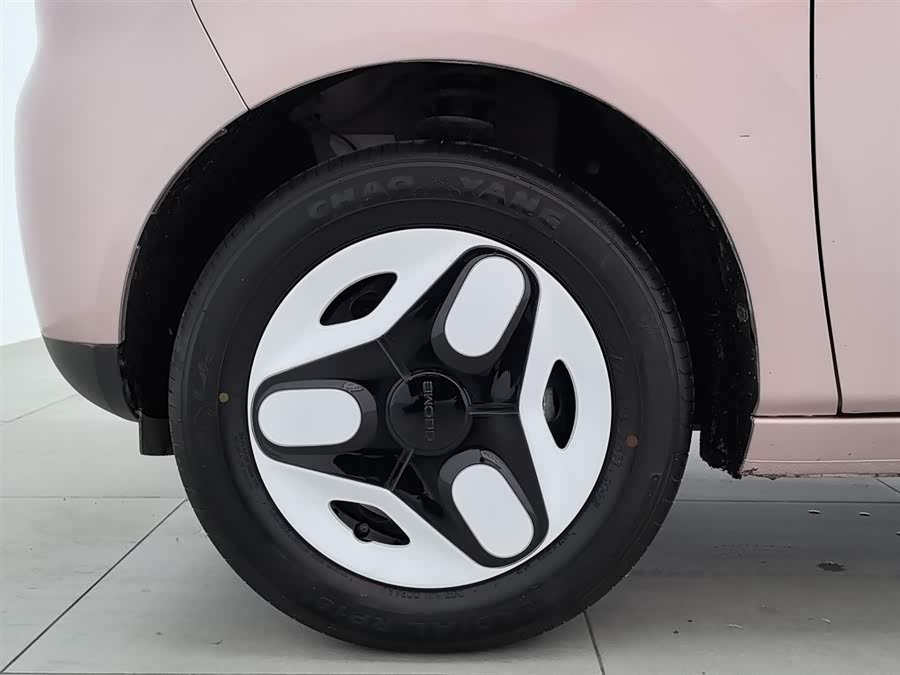 Geely Galaxy Panda 2025 — фото 17