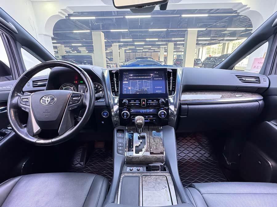 Toyota Alphard 2020 — фото 17