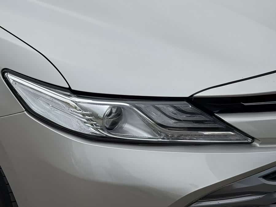 Toyota Camry 2019 — фото 15