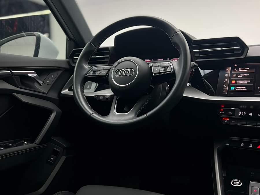 Audi A3 2023 — фото 15