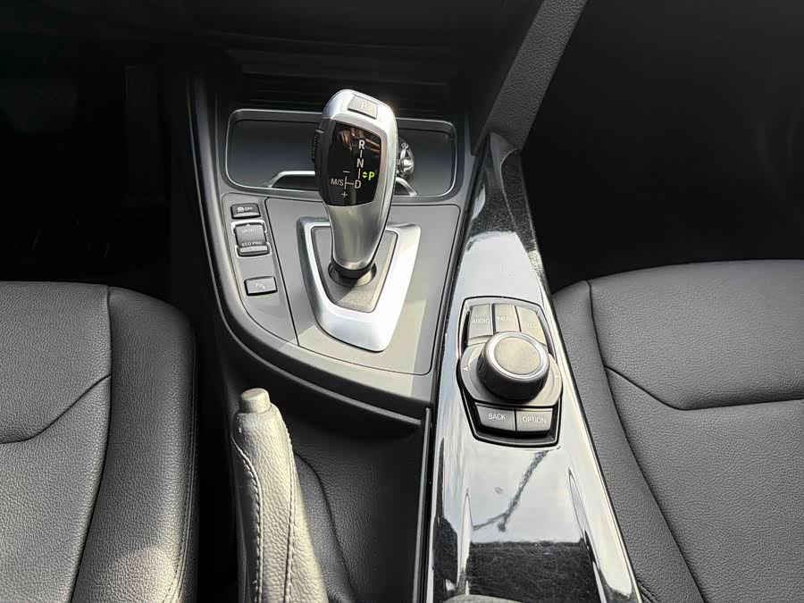 BMW 3 Series 2017 — фото 11