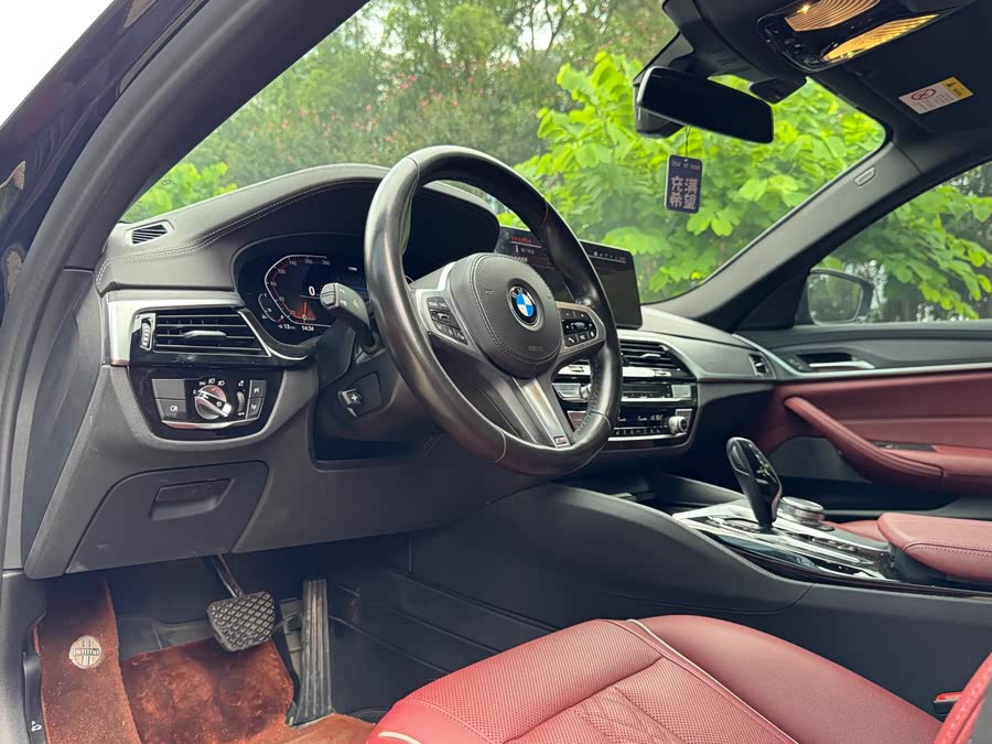 BMW 5 Series 2022 — фото 15