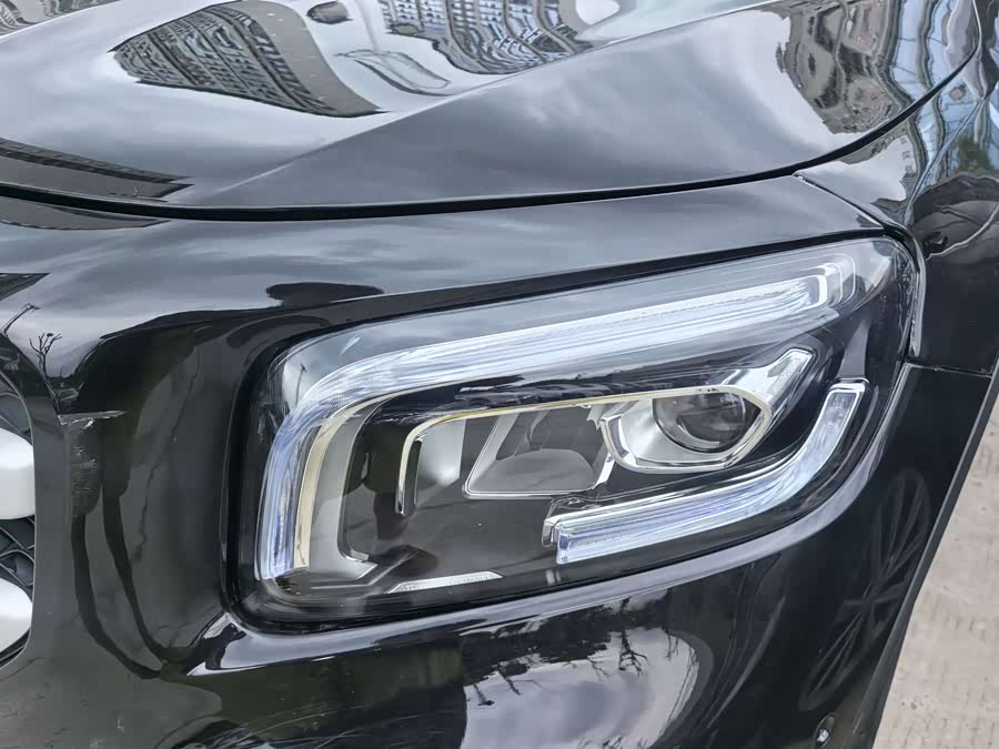 Mercedes-Benz GLB 2023