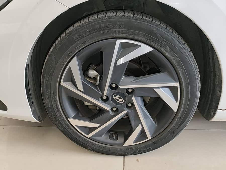 Hyundai Elantra 2023 — фото 23