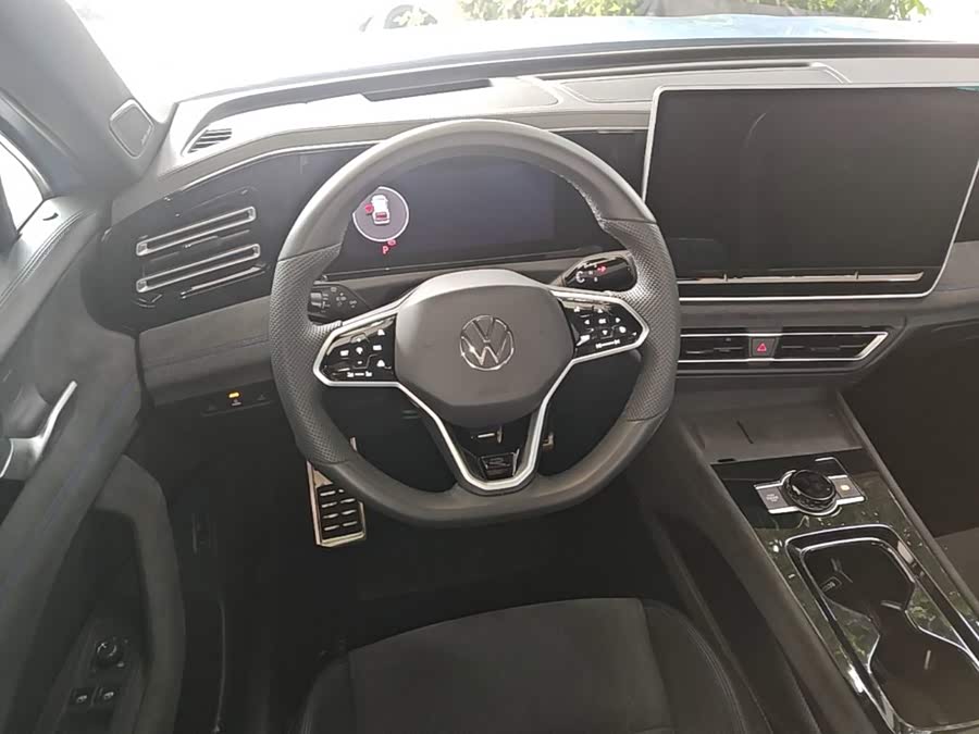 Volkswagen Tiguan L 2024 — фото 17