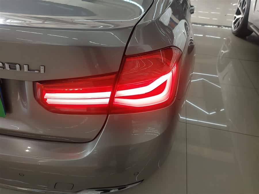 BMW 3 Series 2017 — фото 23