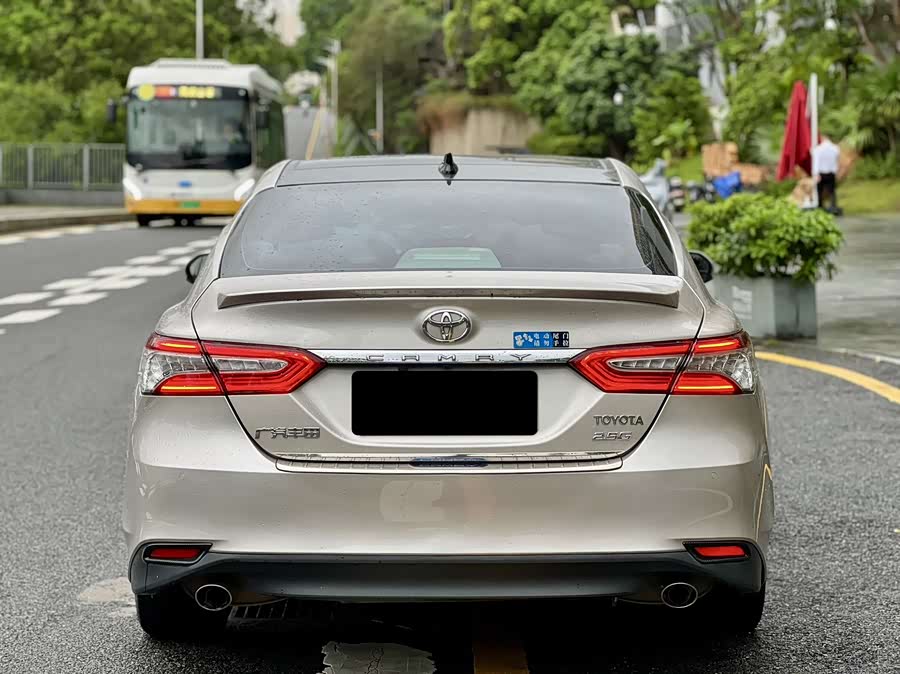 Toyota Camry 2019 — фото 9