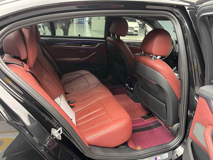 BMW 5 Series 2019 — фото 13
