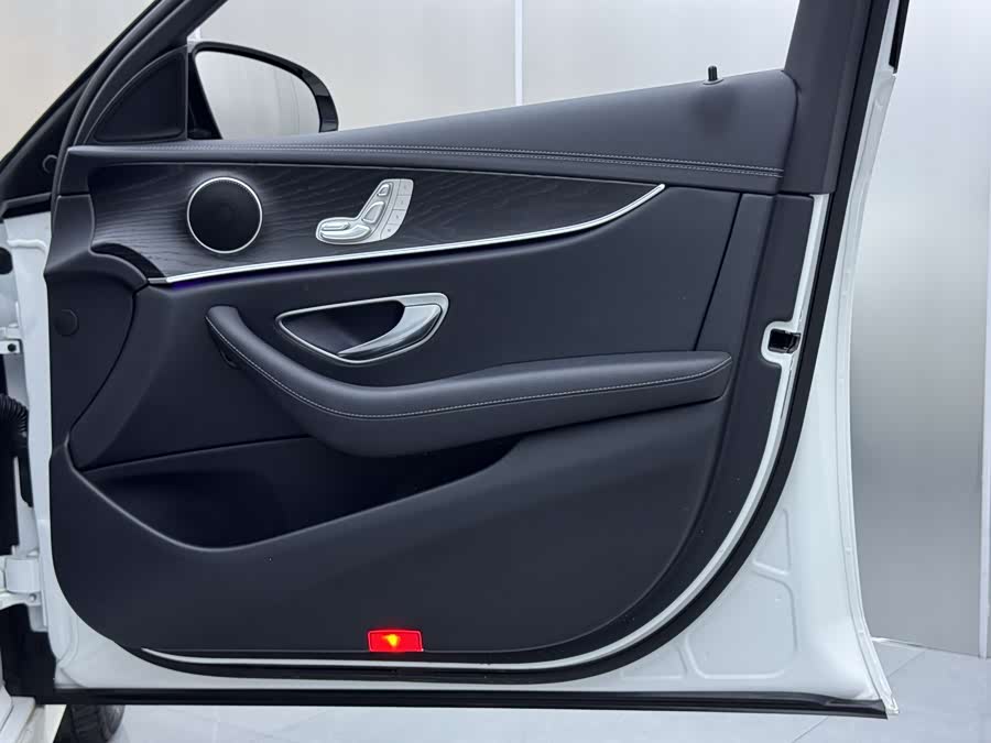 Mercedes-Benz E-Class 2023 — фото 24