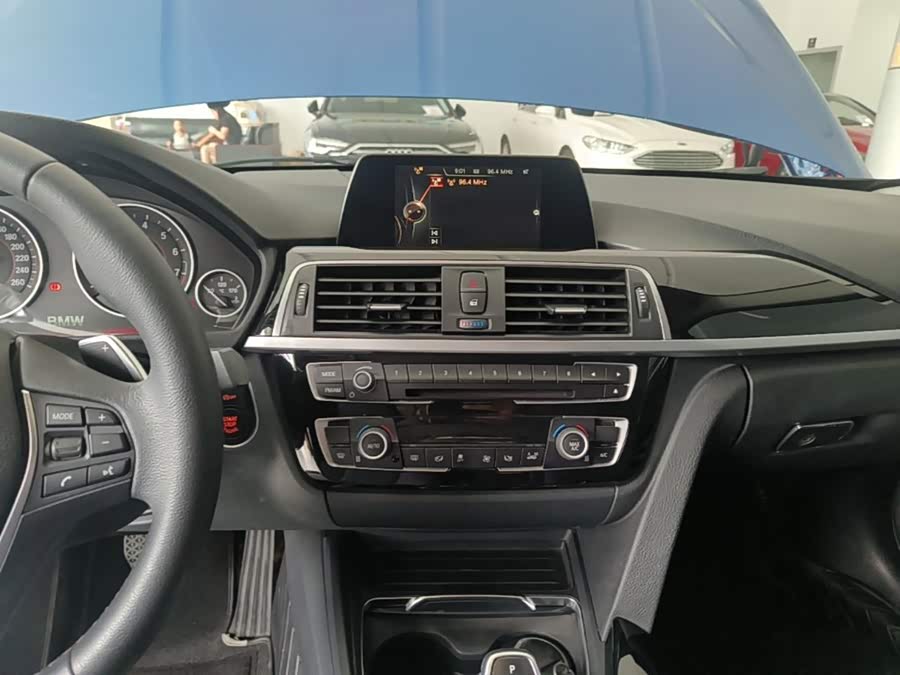 BMW 3 Series 2017 — фото 13
