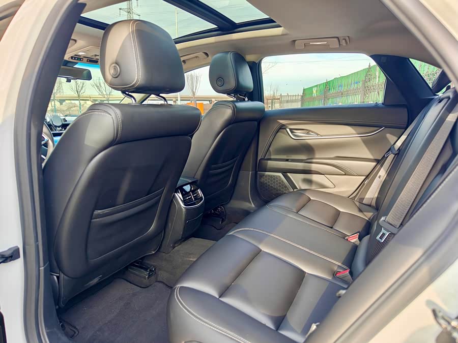 Cadillac XTS 2018 — фото 15