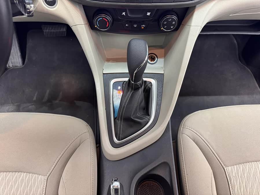 Buick Excelle 2015 — фото 21